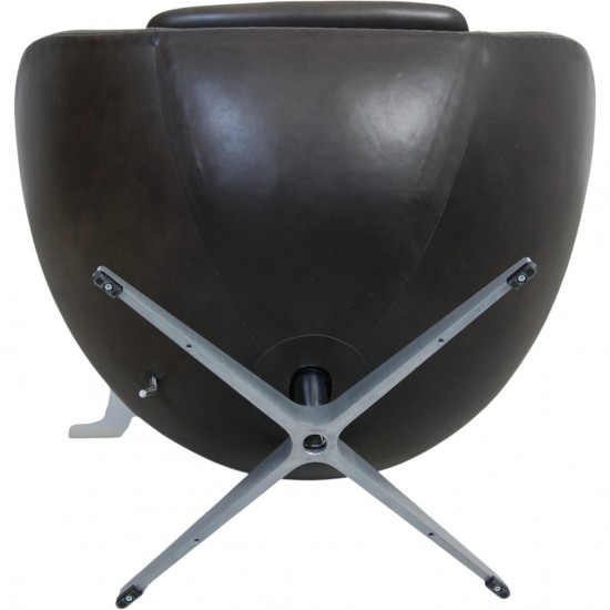 Arne Jacobsen Ægget stol i sort grace læder 2010