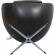 Arne Jacobsen Ægget stol i sort grace læder 2010