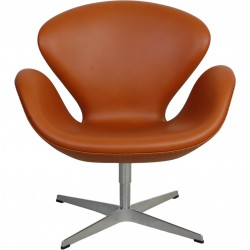 Arne Jacobsen Svane stol nybetrukket med valnød Classic læder