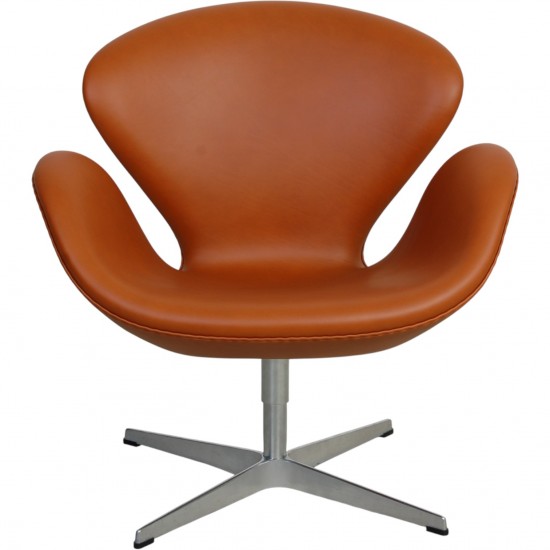 Arne Jacobsen Svane stol nybetrukket med valnød Classic læder