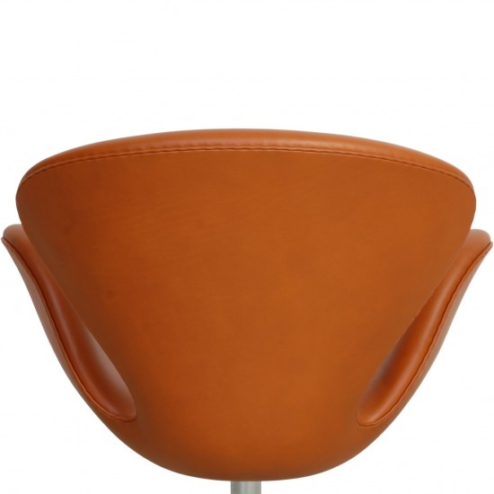 Arne Jacobsen Svane stol nybetrukket med valnød Classic læder