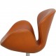 Arne Jacobsen Svane stol nybetrukket med valnød Classic læder