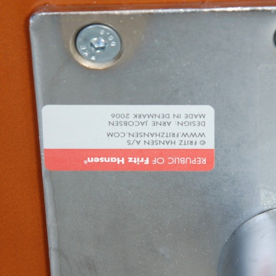 Arne Jacobsen Svane stol nybetrukket med valnød Classic læder