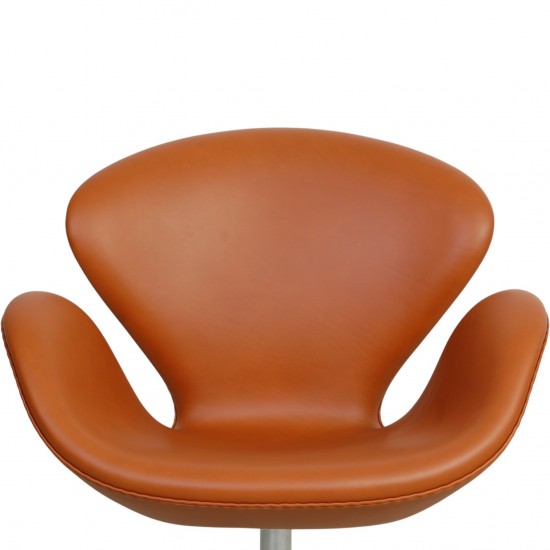 Arne Jacobsen Svane stol nybetrukket med valnød Classic læder