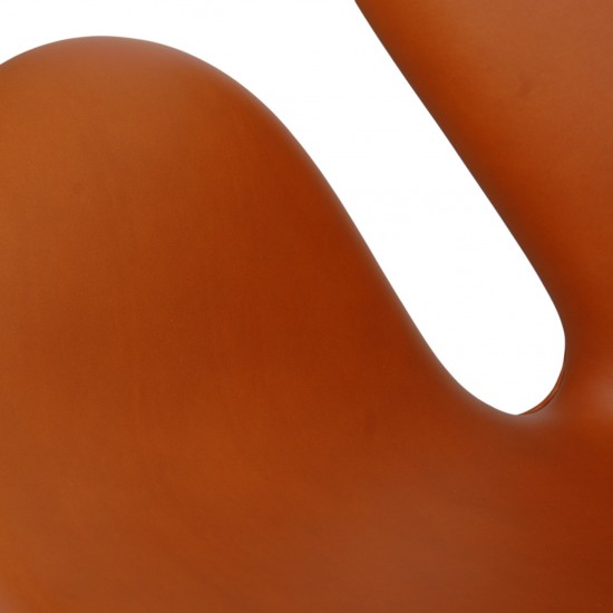 Arne Jacobsen Svane stol nybetrukket med valnød Classic læder