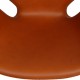 Arne Jacobsen Svane stol nybetrukket med valnød Classic læder