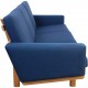 Hans Wegner GE236 3-personers sofa i blåt stof og eg