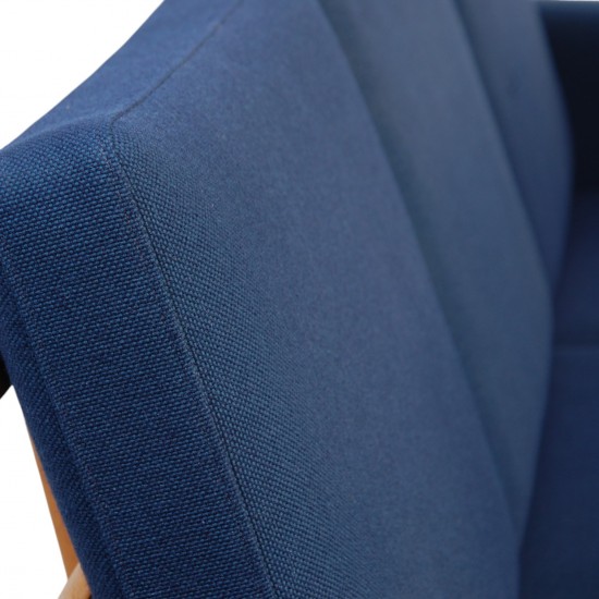 Hans Wegner GE236 3-personers sofa i blåt stof og eg