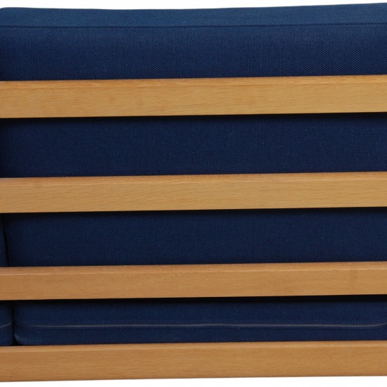 Hans Wegner GE236 3-personers sofa i blåt stof og eg