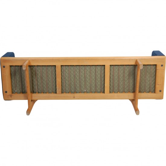 Hans Wegner GE236 3-personers sofa i blåt stof og eg