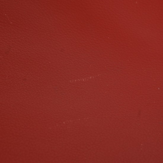 Poul Kjærholm PK33 skammel i rødt læder 1999