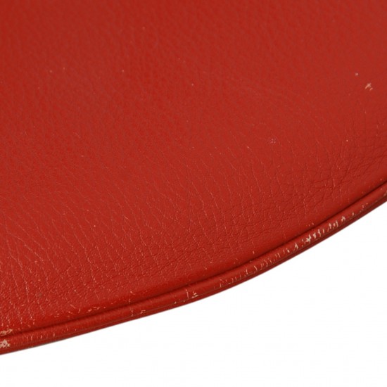 Poul Kjærholm PK33 skammel i rødt læder 1999