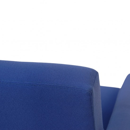 Arne Jacobsen 3301 loungestol i blåt stof 1997