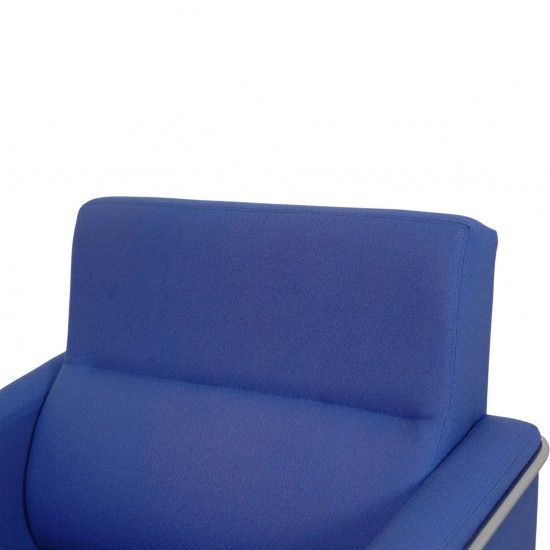 Arne Jacobsen 3301 loungestol i blåt stof 1997