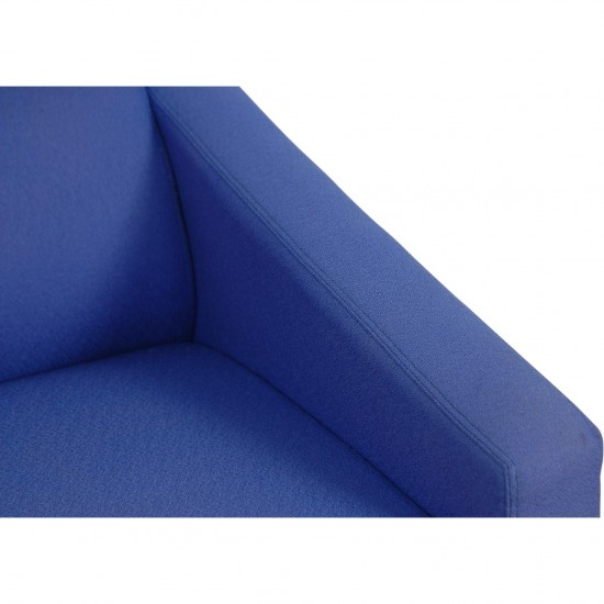 Arne Jacobsen 3301 loungestol i blåt stof 1997