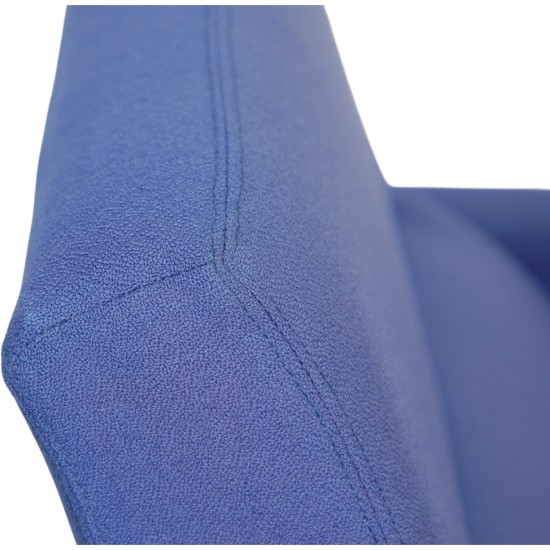 Arne Jacobsen 3301 loungestol i blåt stof 1997