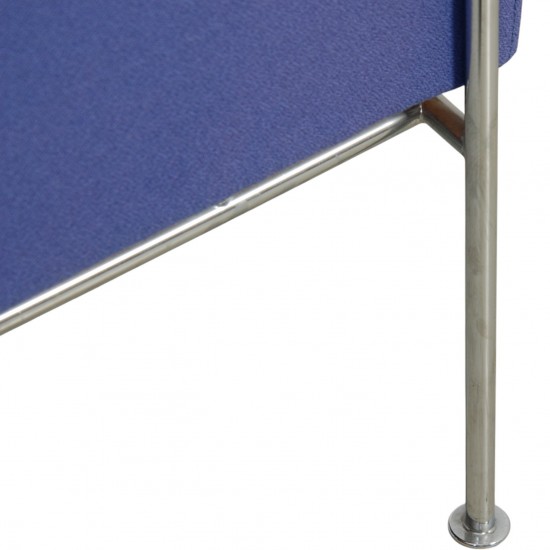 Arne Jacobsen 3301 loungestol i blåt stof 1997