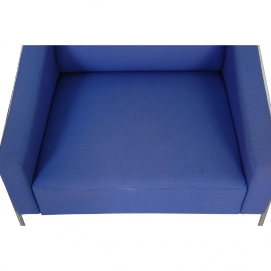 Arne Jacobsen 3301 loungestol i blåt stof 1997