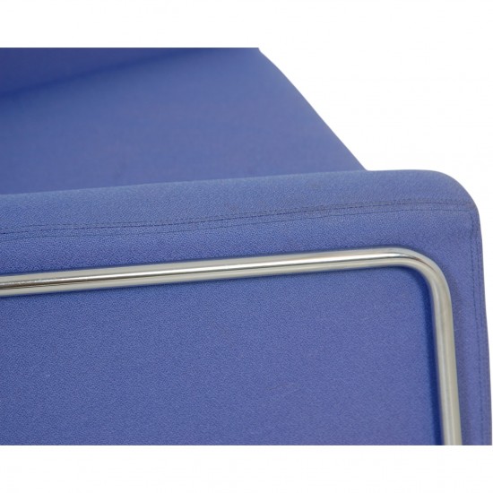 Arne Jacobsen 3301 loungestol i blåt stof 1997