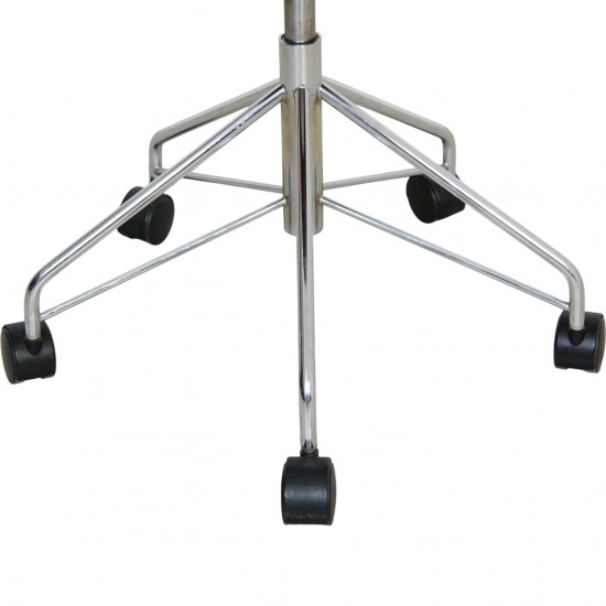 Arne Jacobsen 3217 kontorstol nybetrukket i mokka classic læder 1990'erne