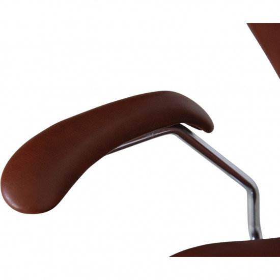 Arne Jacobsen 3217 kontorstol nybetrukket i mokka classic læder 1990'erne