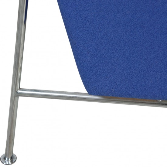 Arne Jacobsen 3303 3-personers sofa i blåt stof 1997