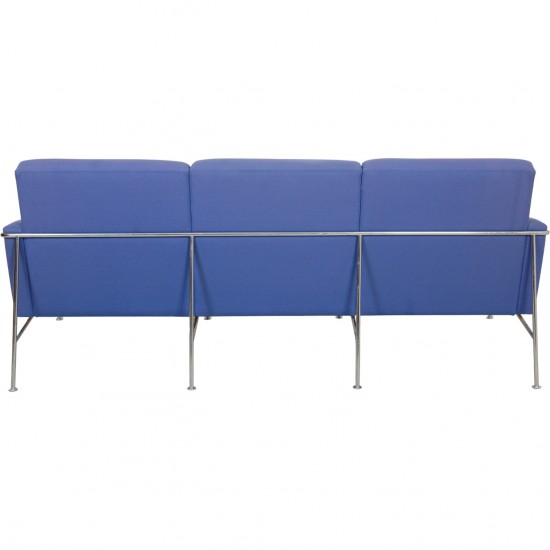 Arne Jacobsen 3303 3-personers sofa i blåt stof 1997