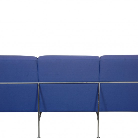 Arne Jacobsen 3303 3-personers sofa i blåt stof 1997