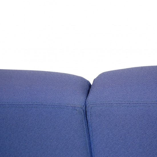 Arne Jacobsen 3303 3-personers sofa i blåt stof 1997