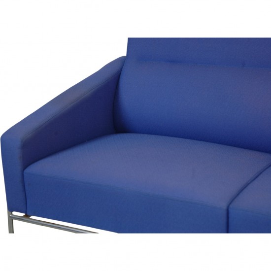 Arne Jacobsen 3303 3-personers sofa i blåt stof 1997
