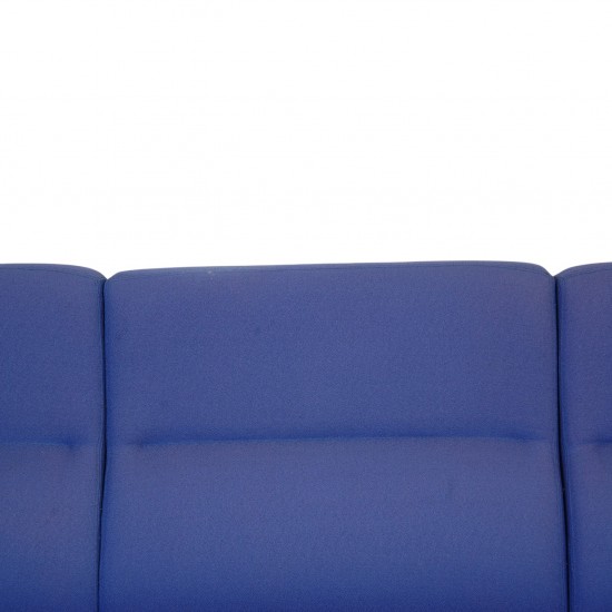 Arne Jacobsen 3303 3-personers sofa i blåt stof 1997