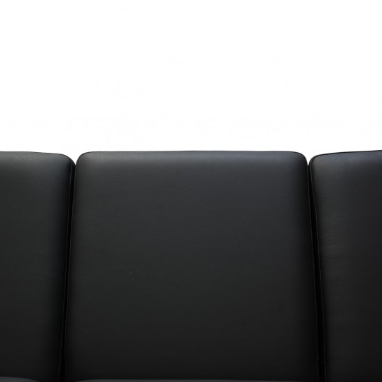 Hans Wegner 3-personers GE290 sofa i sort læder og sæbebehandlet eg
