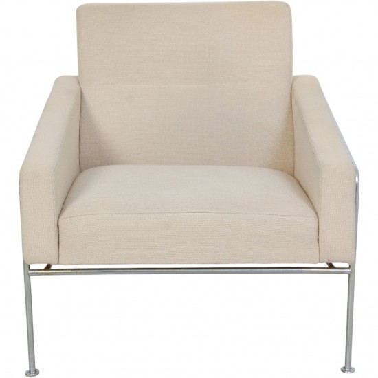 Arne Jacobsen 3301 lufthavnsstol i lyst stof