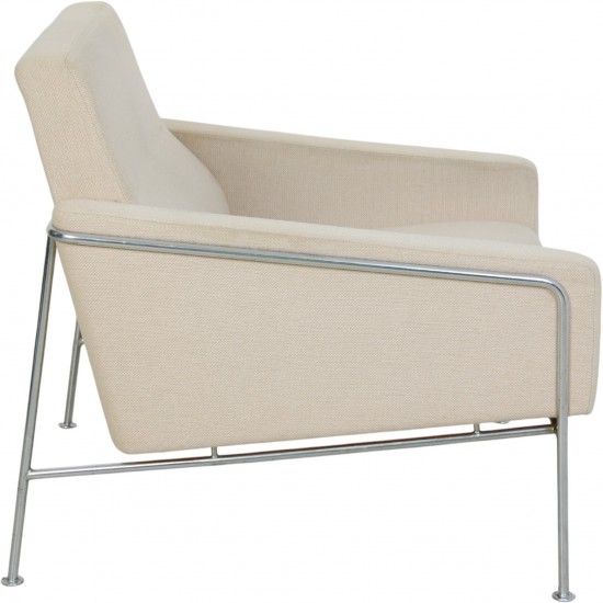 Arne Jacobsen 3301 lufthavnsstol i lyst stof