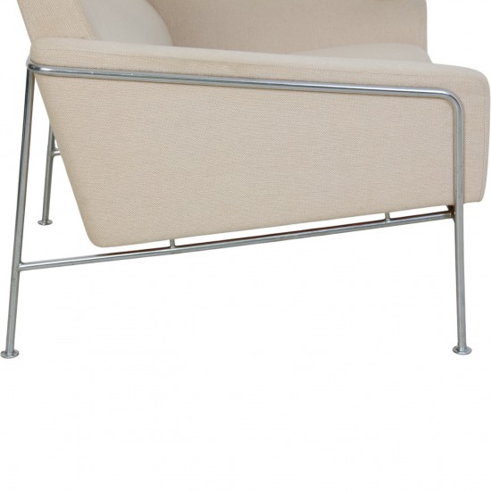 Arne Jacobsen 3301 lufthavnsstol i lyst stof