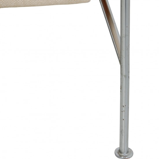 Arne Jacobsen 3301 lufthavnsstol i lyst stof