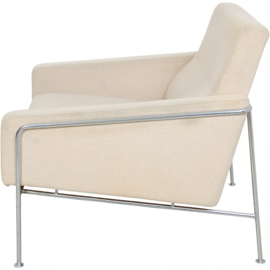 Arne Jacobsen 3301 lufthavnsstol i lyst stof