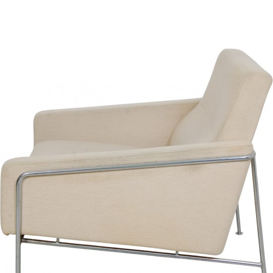 Arne Jacobsen 3301 lufthavnsstol i lyst stof