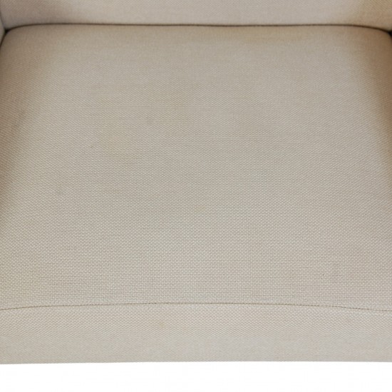 Arne Jacobsen 3301 lufthavnsstol i lyst stof