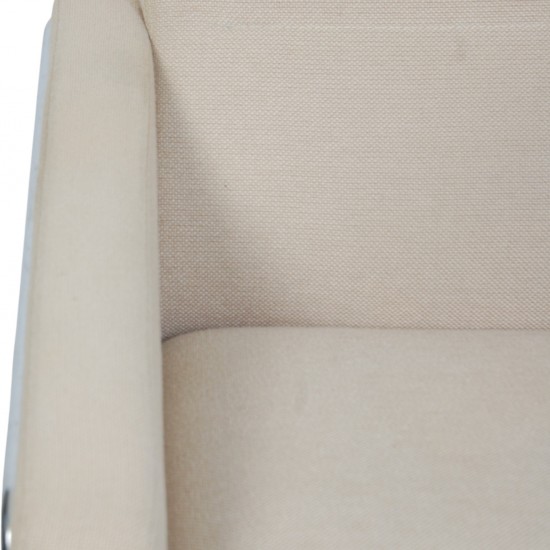 Arne Jacobsen 3301 lufthavnsstol i lyst stof