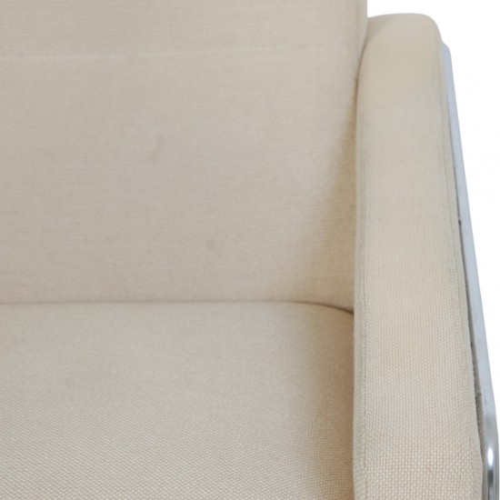 Arne Jacobsen 3301 lufthavnsstol i lyst stof
