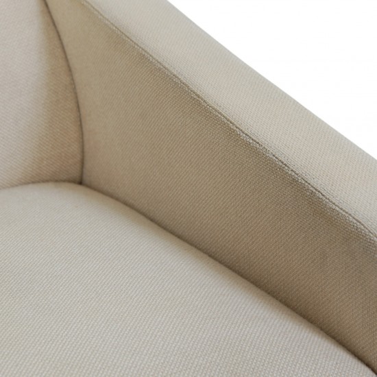 Arne Jacobsen 3301 lufthavnsstol i lyst stof