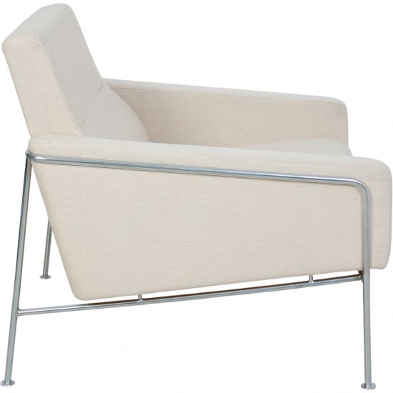 Arne Jacobsen 3301 lufthavnsstol i lyst stof