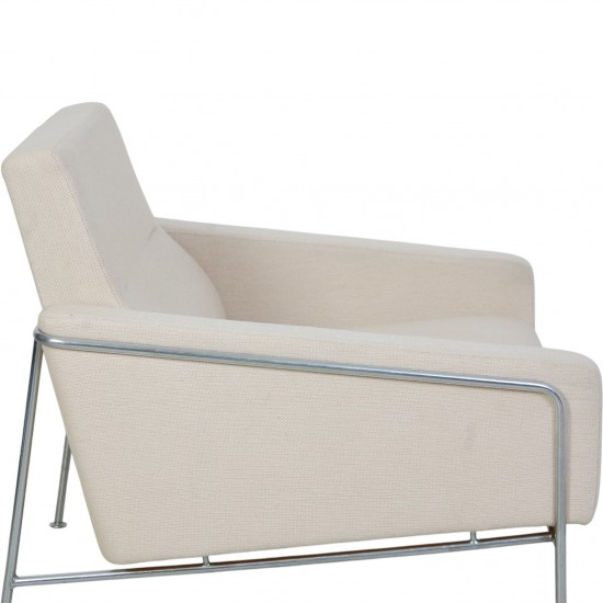 Arne Jacobsen 3301 lufthavnsstol i lyst stof