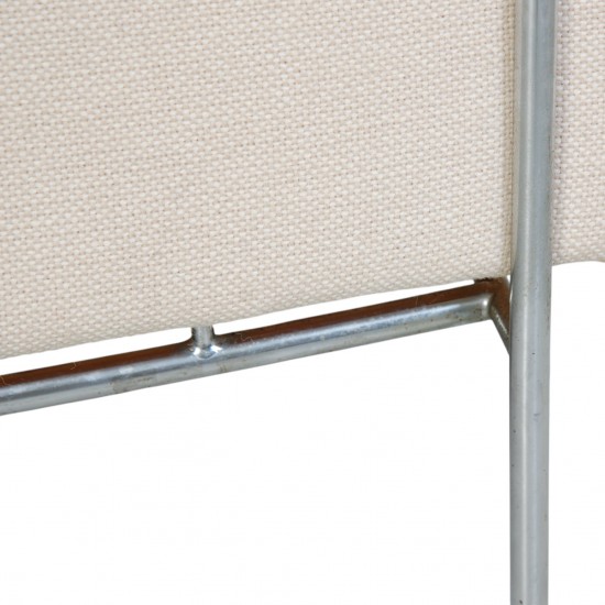 Arne Jacobsen 3301 lufthavnsstol i lyst stof