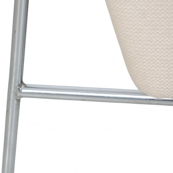 Arne Jacobsen 3301 lufthavnsstol i lyst stof