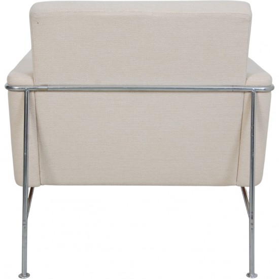 Arne Jacobsen 3301 lufthavnsstol i lyst stof