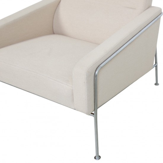 Arne Jacobsen 3301 lufthavnsstol i lyst stof