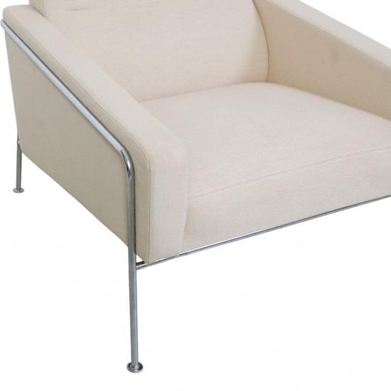 Arne Jacobsen 3301 lufthavnsstol i lyst stof