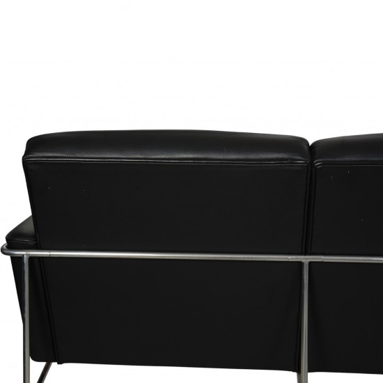 Arne Jacobsen 3304 4.personers lufthavnssofa i sort læder